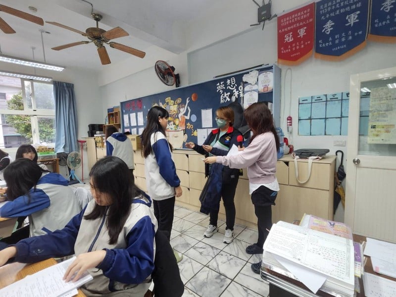 花蓮市戶政攜手國中學校 協助應屆畢業生初領身分證 感受友善服務與溫暖關懷